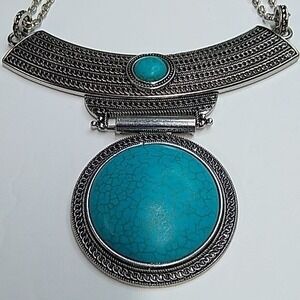 Turquoise and silvertone statement necklace‎